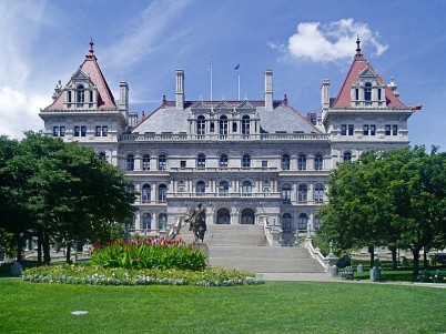 The State Capitol building, where corrupt politicians have worked. (Photo Credit: Wikimedia Commons)